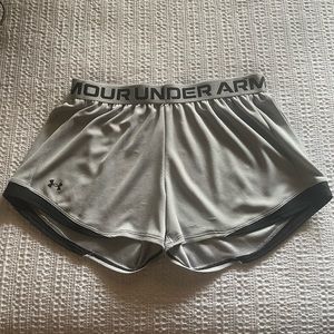 Under Armour Women’s Grey Black Coupe Loose Shorts Medium